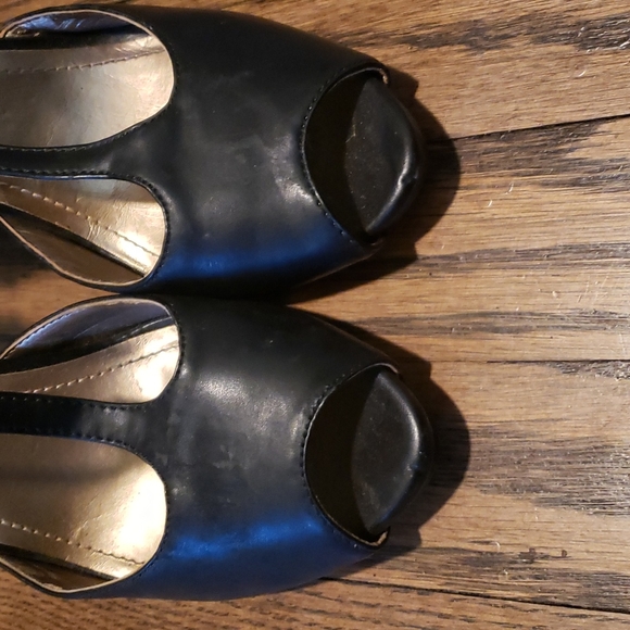 ⭐HOST PICK⭐Bcbg Studded Suede Pump - Picture 4 of 9